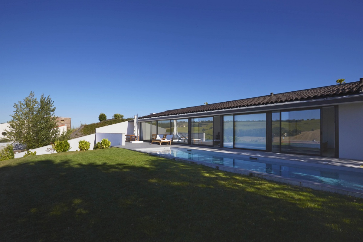 Villa VUA : atelier-cc-architecte-toulouse-maison-coteaux-moderne-contemporaine-jardin-piscine-baie-vitree