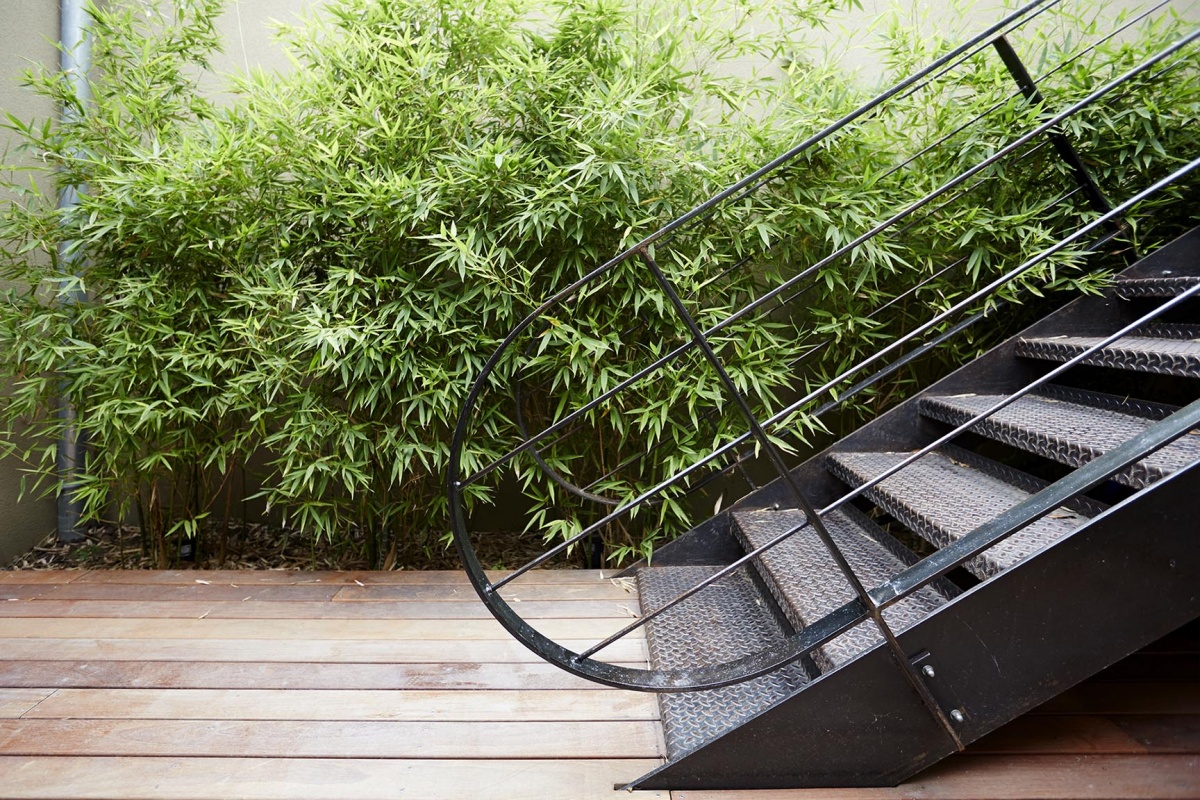 Villa PER : atelier-cc-architecte-toulouse-maison-lauragais-moderne-contemporaine-detail-escalier-metal-bambou