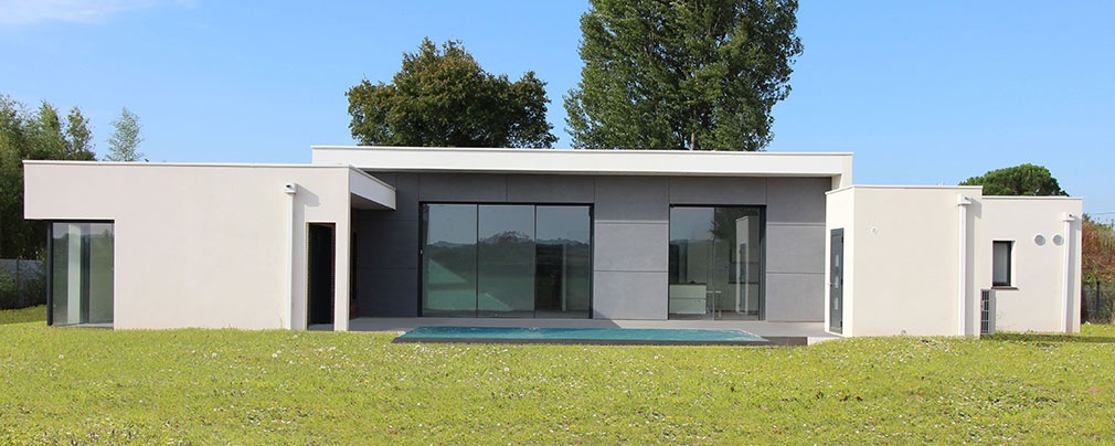 Maison contemporaine  à toits terrasses avec un mix béton - bois - composite : Maison-contemporaine-toit-terrasse-bois-composite-beton-albi-12