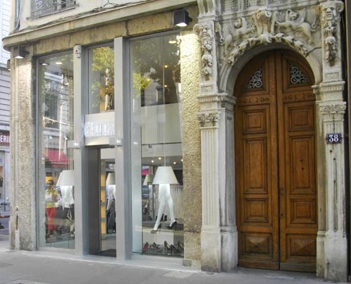 Agencement du magasin de chaussures de luxe Glitter : fa�ade de jour