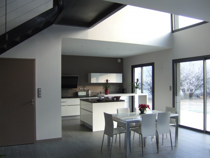 Maison Viret : Cuisine et vue sur s�jour