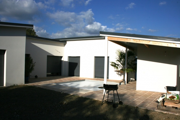 maison contemporaine en U