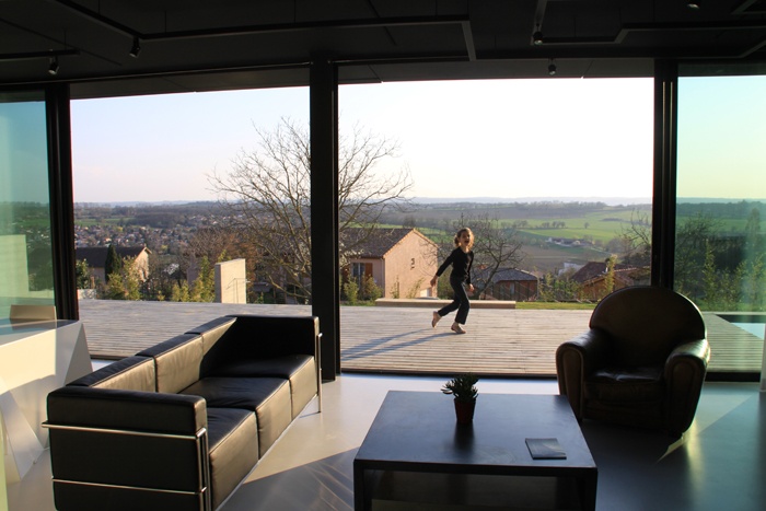 Maison Noire (de bton et d'acier) - Maison rsolument contemporaine au coeur de Lauzerville (31) : le panorama depuis le sjour