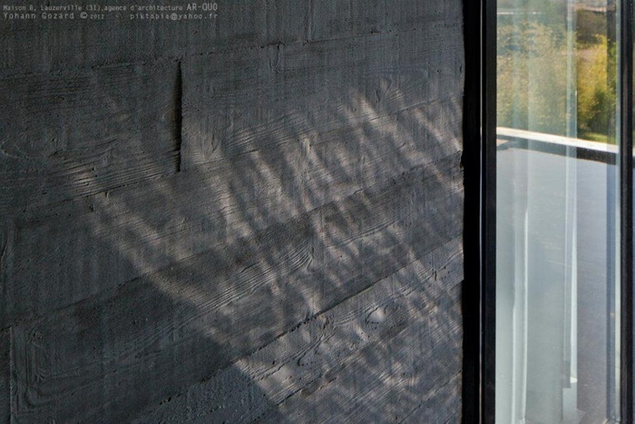 Maison Noire (de bton et d'acier) - Maison rsolument contemporaine au coeur de Lauzerville (31) : les reflets