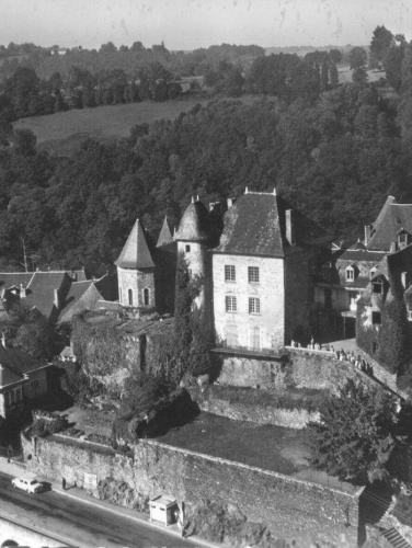 Transformation de l'Ancien Pensionnat Sainte Marie (XVIème) en Hôtel 4 étoiles avec restaurant à UZERCHE (19) : photo années 50