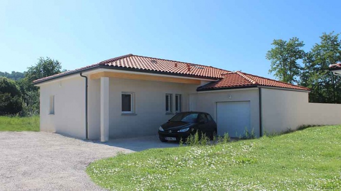 Maison contemporaine avec mezzanine et charpente apparente : construction-maison-avec-mezzanine-et-vide-sur-sejour-toulouse-7