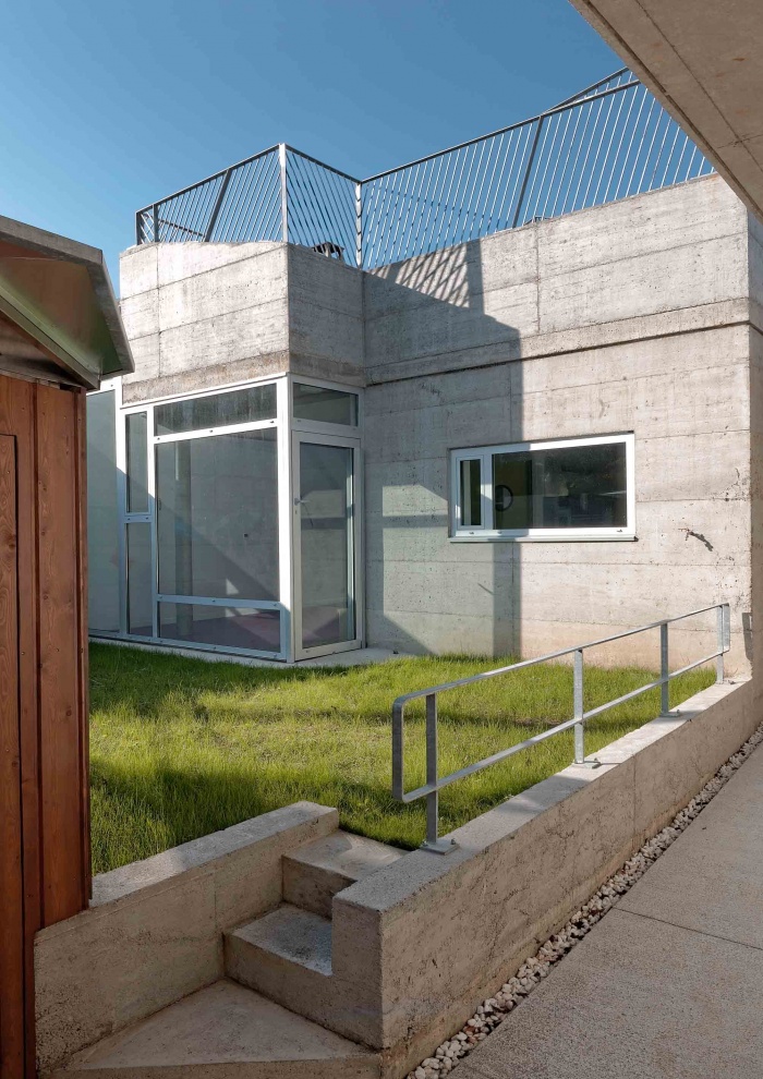 une cr�che pour 24 berceaux : 08 P44 �Blaise Adilon