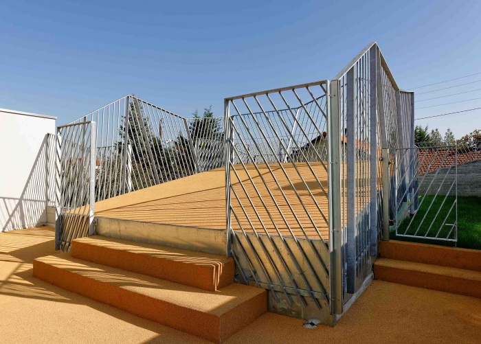 une cr�che pour 24 berceaux : 46 P8�Blaise Adilon