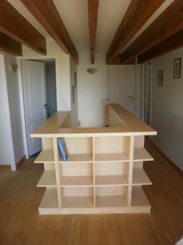 R�novation d'une ferme avec v�randa : palier biblioth�que